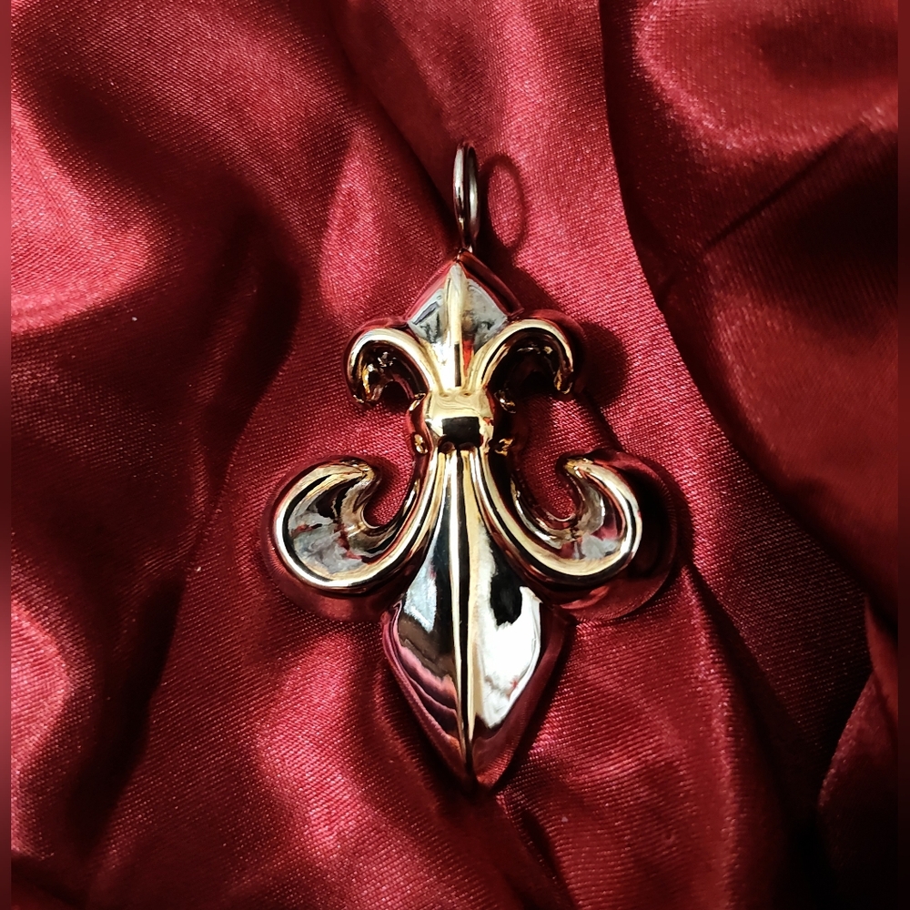 Elegant Gold and Silver Fleur-de-Lis Pendant/Brooch By "Best"
